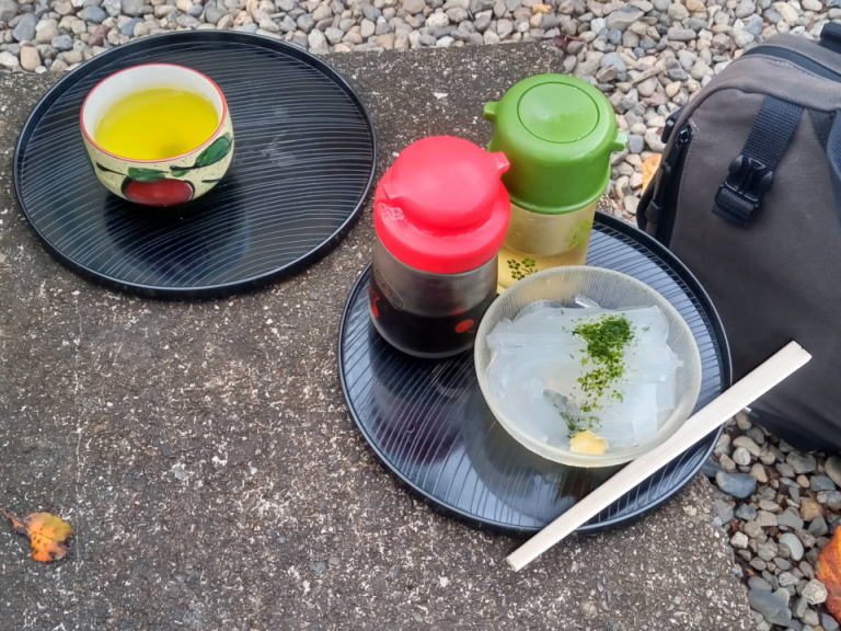 吉見百穴の売店で